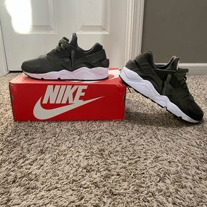 Men’s Air Huaraches
